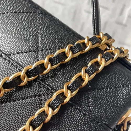 Replica Chanel AAA Quality Messenger Bags For Women #1393639 $112.00 USD for Wholesale