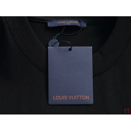 Replica Louis Vuitton LV T-Shirts Short Sleeved For Unisex #1404284 $48.00 USD for Wholesale