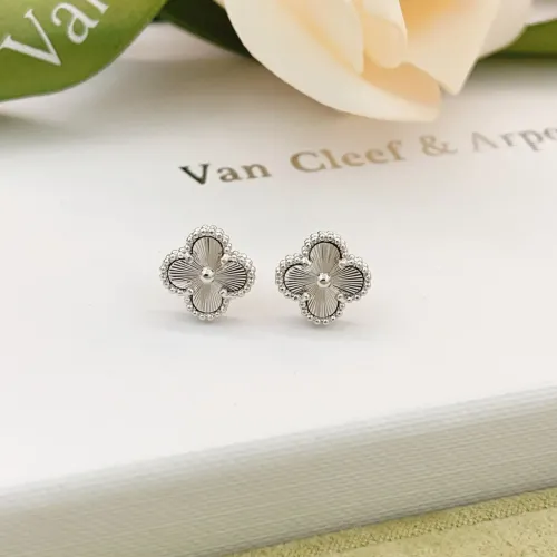 Van Cleef &amp; Arpels Earrings For Women #1406543 $25.00 USD, Wholesale Replica Van Cleef &amp; Arpels Earrings
