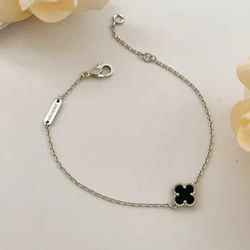 Replica Van Cleef & Arpels Bracelets For Women #1406621 $25.00 USD for Wholesale