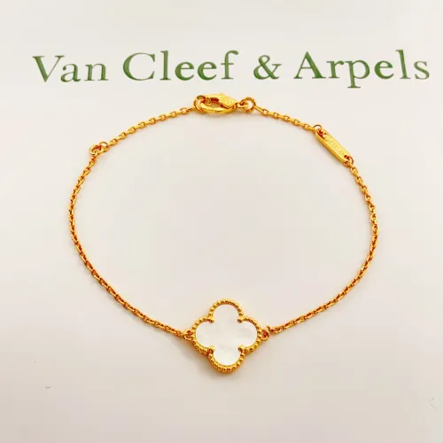 Van Cleef &amp; Arpels Bracelets For Women #1406640 $25.00 USD, Wholesale Replica Van Cleef &amp; Arpels Bracelets