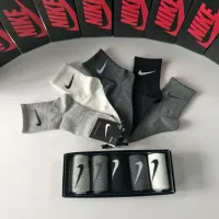 $27.00 USD Nike Socks #1396442