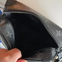 $160.00 USD Louis Vuitton AAA Man Messenger Bags #1397429
