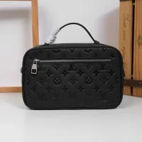 $108.00 USD Louis Vuitton AAA Man Messenger Bags #1398213