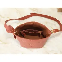 $52.00 USD Louis Vuitton Messenger Bags For Women #1402863