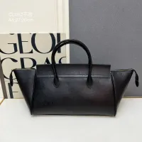$102.00 USD Celine AAA Quality Handbags For Women #1404689