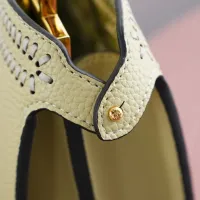 $125.00 USD Fendi AAA Quality Messenger Bags For Women #1404726