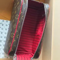 $102.00 USD Louis Vuitton AAA Quality Cosmetic Pouches #1404790