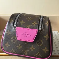 $102.00 USD Louis Vuitton AAA Quality Cosmetic Pouches #1404791