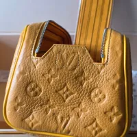 $140.00 USD Louis Vuitton AAA Quality Cosmetic Pouches #1404792