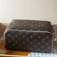 $102.00 USD Louis Vuitton AAA Quality Cosmetic Pouches #1404793