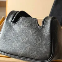 $102.00 USD Louis Vuitton AAA Quality Cosmetic Pouches #1404794