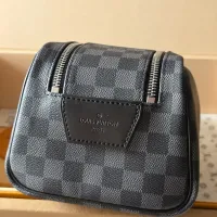 $102.00 USD Louis Vuitton AAA Quality Cosmetic Pouches #1404800