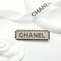 $32.00 USD Chanel Brooches For Women #1404866