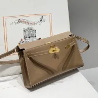 $88.00 USD Hermes AAA Quality Messenger Bags For Women #1405365