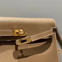 $88.00 USD Hermes AAA Quality Messenger Bags For Women #1405365