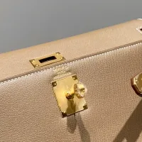 $88.00 USD Hermes AAA Quality Messenger Bags For Women #1405365