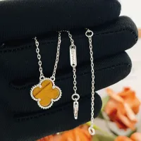 $25.00 USD Van Cleef & Arpels Necklaces For Women #1406555