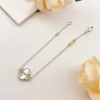 $25.00 USD Van Cleef & Arpels Bracelets For Women #1406652