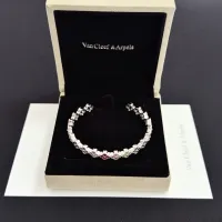 $48.00 USD Van Cleef & Arpels Bracelets For Women #1407097