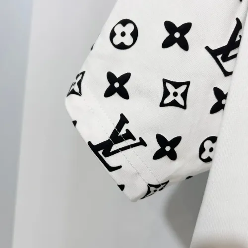 Replica Louis Vuitton LV T-Shirts Short Sleeved For Unisex #1411790 $45.00 USD for Wholesale