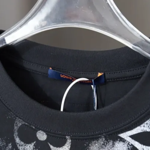 Replica Louis Vuitton LV T-Shirts Short Sleeved For Unisex #1414017 $38.00 USD for Wholesale