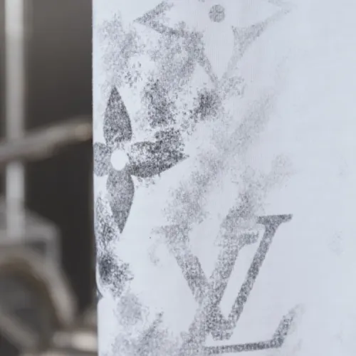 Replica Louis Vuitton LV T-Shirts Short Sleeved For Unisex #1414018 $38.00 USD for Wholesale