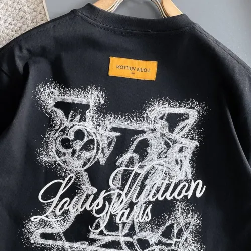 Replica Louis Vuitton LV T-Shirts Short Sleeved For Unisex #1414580 $42.00 USD for Wholesale