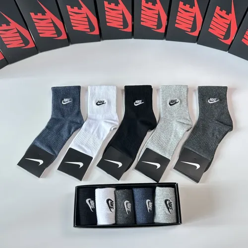 Nike Socks #1414820 $29.00 USD, Wholesale Replica Nike Socks