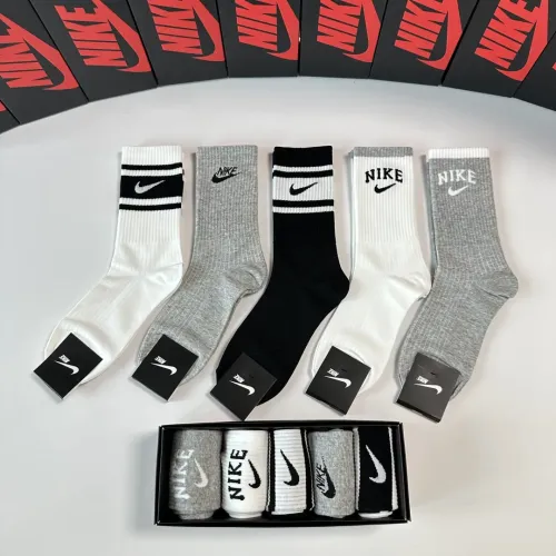 Nike Socks #1414822 $29.00 USD, Wholesale Replica Nike Socks
