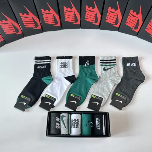 Nike Socks #1414858 $27.00 USD, Wholesale Replica Nike Socks