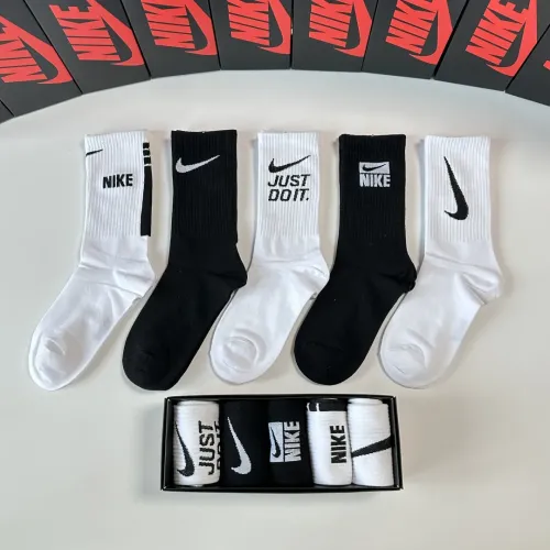 Nike Socks #1414887 $29.00 USD, Wholesale Replica Nike Socks