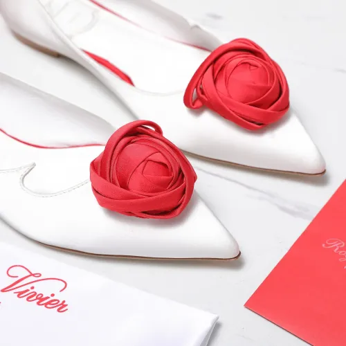 Replica Roger Vivier RV Flat Shoes For Women #1418116 $115.00 USD for Wholesale