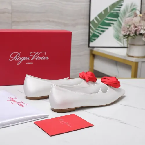 Replica Roger Vivier RV Flat Shoes For Women #1418116 $115.00 USD for Wholesale