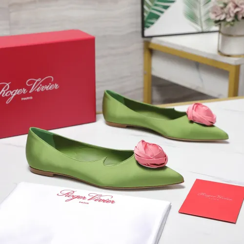 Replica Roger Vivier RV Flat Shoes For Women #1418120 $115.00 USD for Wholesale