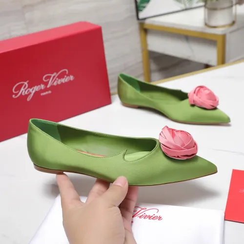 Replica Roger Vivier RV Flat Shoes For Women #1418120 $115.00 USD for Wholesale