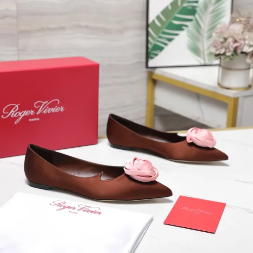 Replica Roger Vivier RV Flat Shoes For Women #1418121 $115.00 USD for Wholesale