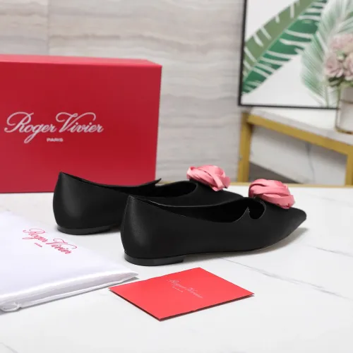 Replica Roger Vivier RV Flat Shoes For Women #1418122 $115.00 USD for Wholesale