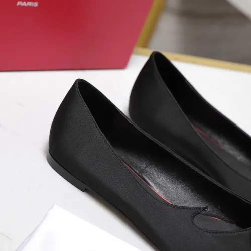 Replica Roger Vivier RV Flat Shoes For Women #1418122 $115.00 USD for Wholesale