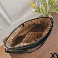 $29.00 USD Louis Vuitton Messenger Bags For Women #1410375