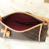 $56.00 USD Louis Vuitton Messenger Bags For Women #1412325