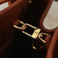 $72.00 USD Louis Vuitton AAA Quality Handbags For Women #1412396