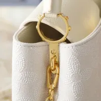 $96.00 USD Louis Vuitton AAA Quality Messenger Bags For Women #1412424