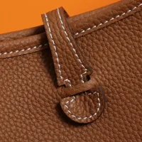 $96.00 USD Hermes AAA Quality Messenger Bags For Women #1412646