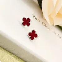 $25.00 USD Van Cleef & Arpels Earrings For Women #1413523