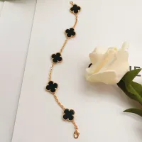 $34.00 USD Van Cleef & Arpels Bracelets For Women #1413737