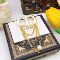 $25.00 USD Christian Dior Brooches For Women #1414279