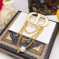 $25.00 USD Christian Dior Brooches For Women #1414279