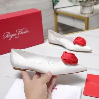 $115.00 USD Roger Vivier RV Flat Shoes For Women #1418116
