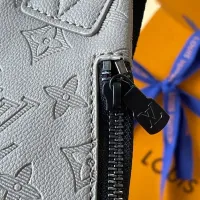 $92.00 USD Louis Vuitton AAA Man Messenger Bags #1422135